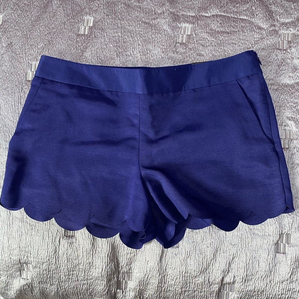Women’s Navy Scallop Hem Shorts